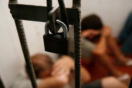 Meninas são apreendidas com 20 pedras de crack