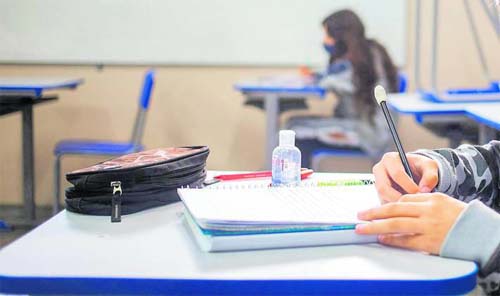 Mensalidades escolares devem subir o dobro da inflação em 2023, aponta pesquisa