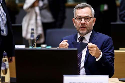 Diplomatas advertem que crise dos submarinos é sinal de alerta para a UE