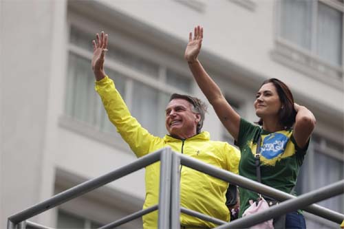 Michelle Bolsonaro aciona Justiça após ser acusada de “ex-garota de programa” em podcast