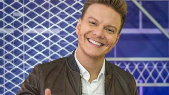 Conheça 7 sintomas de refluxo, doença sofrida pelo cantor Michel Teló