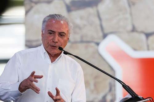 Temer diz que analisa reajuste do Supremo com 