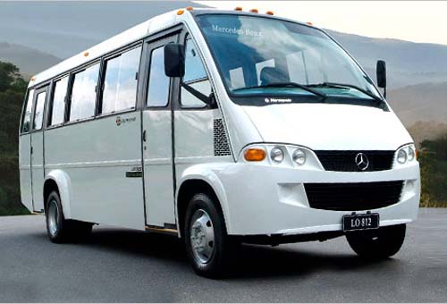 Quarteto assalta micro-ônibus e atira contra coletivo