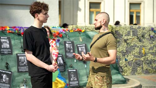 Militares LGBTQ+ lutam por igualdade enquanto defendem a Ucrânia