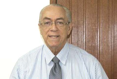 Milton Hênio recebe título de embaixador do Trata Brasil 