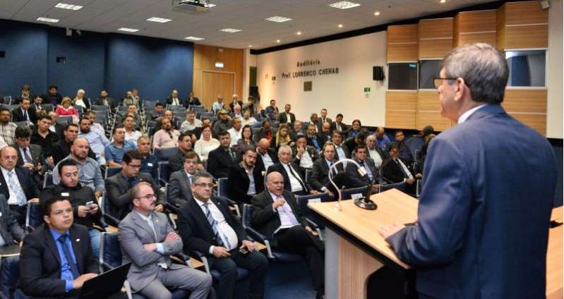 Acordo com caminhoneiros afasta risco de nova greve, garante ministro