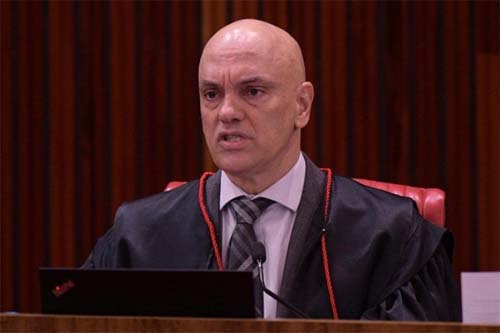 Suspeito de hostilizar Moraes chega ao Brasil e diz aguardar acusação da PF