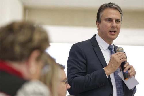 Camilo Santana: bolsa para Ensino Médio deve ser anunciada pelo governo