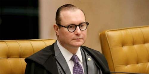 STF tem 4 votos contra retirada de símbolos religiosos