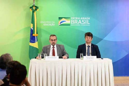 Universidades particulares poderão revalidar diploma de medicina