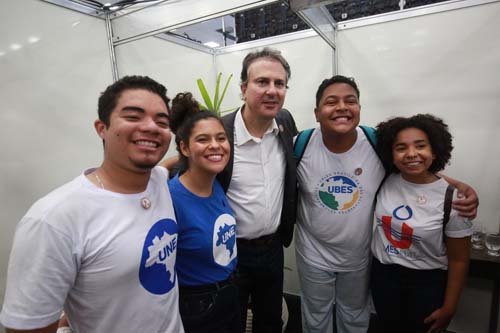 MEC lança programas de reforço e cursinhos populares com investimento de R$ 537,5 milhões