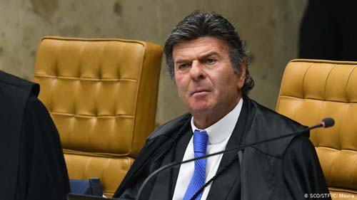 STF decide que plenário vai julgar ações penais