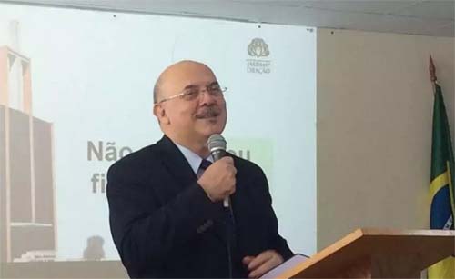  Novo ministro da Educação nega incentivo à violência física na educação