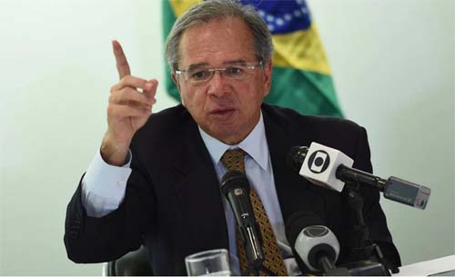 Paulo Guedes repete ameaça de AI-5 e reforça investida radical do Governo Bolsonaro