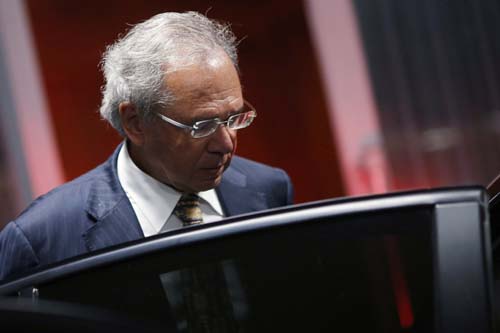 Governo divide pagamentos do 'coronavoucher' em três grupos