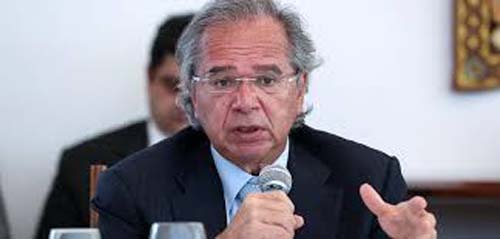 Governo quer antecipar 13º de aposentado e abono para injetar R$ 57 bi na economia