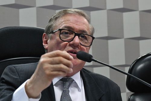 Guerra no MEC pode fazer segunda baixa no primeiro escalão do governo Bolsonaro