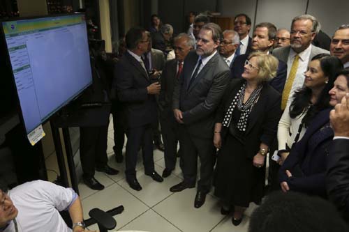 Ao parabenizar Bolsonaro, STF, PGR e OAB pregam tolerância