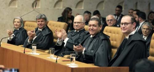 Por  unanimidade, ministros do STF aumentam o próprio salário