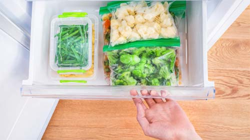 Colocar uma moeda no congelador parece estranho? Olhe que não