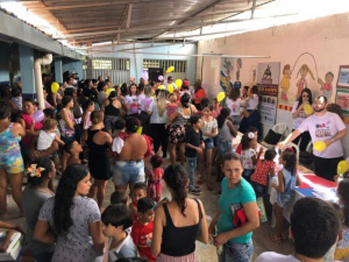 Moradores de comunidade em Arapiraca recebem donativos em ação social