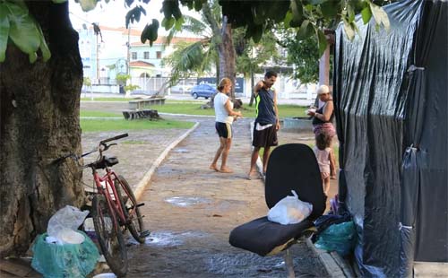 Moradores de rua invadem a Sinimbu