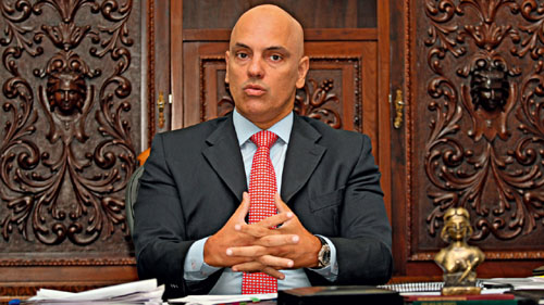 Moraes intima Facebook a cumprir ordem de bloqueio de bolsonaristas