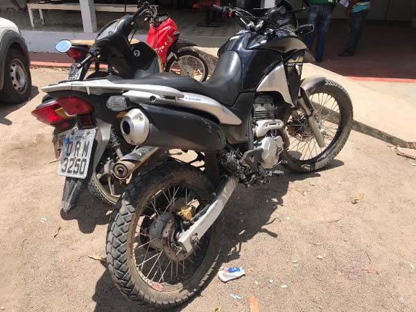 Duas motocicletas com queixa de roubo são encontradas no bairro Boa Vista, em Arapiraca