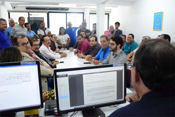 Estado se compromete a pagar R$ 8,6 milhões a motoristas de transporte escolar