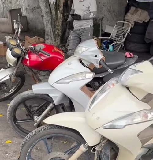 Operação policial desmonta esquema de desmanche de motos após rastreamento de veículo roubado