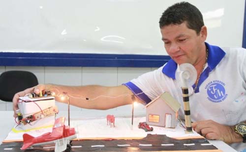 Rede Estadual: Aluno da Educação de Jovens e Adultos cria projeto de energia eólica