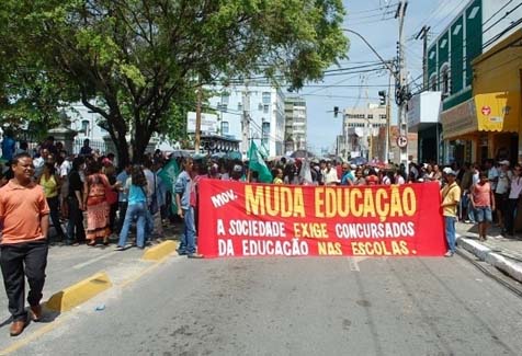 Educação decide paralisar as atividades por mais 8 dias