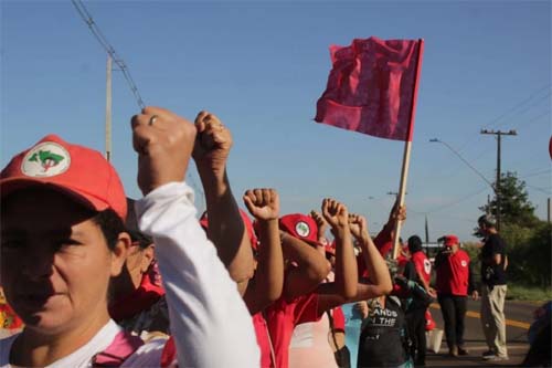 MST conquista suspensão do despejo de mais de 100 famílias no Paraná