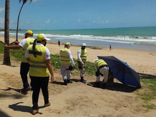 Mulher encontrada desacordada na orla é encaminhada a hospital psiquiátrico