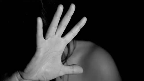 Sudão: Mulher é sentenciada à morte por apedrejamento após adultério