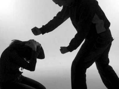 Estudante tem olhos vendados é espancada por grupo de jovens