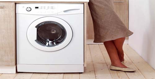 Após assalto, mulher se esconde em máquina de lavar roupas para não ser presa