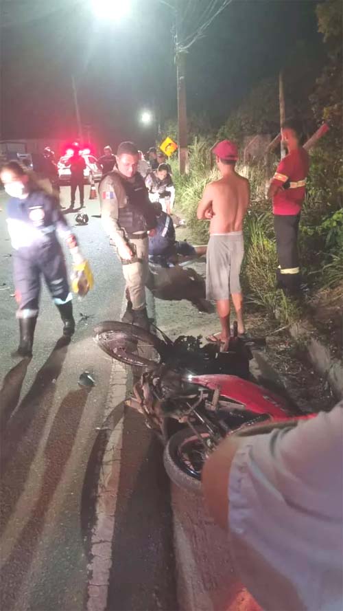 Motociclista morre ao ser arremessada contra caminhonete após perder controle da moto na AL-115