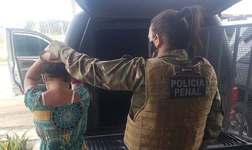 Mulher é presa tentando entrar com maconha no Presídio Cyridião Durval