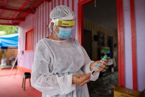 Pazuello libera municípios para vacinarem sem garantia de contingente para segunda dose