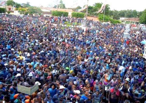 Bloco Tudo Azul de Murici é a maior festa de mela-mela de AL