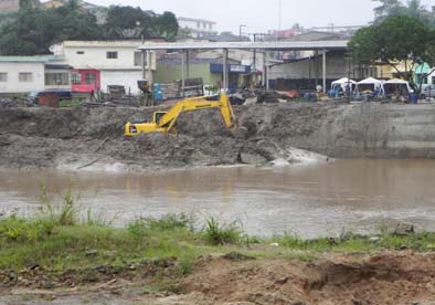 Cai muro de proteção da ponte Abdon Cupertino sobre o Rio Mundaú em União