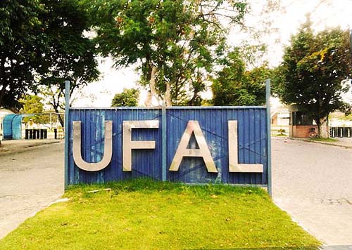 UFAL abre vagas em concurso com salários de até R$ 9.585,67