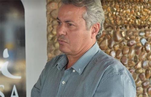 Justiça manda prender prefeito suspeito de atirar 15 vezes contra ex e namorado dela, diz polícia