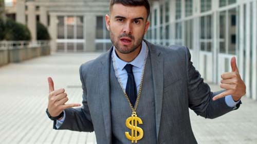 Narcisistas são pessoas 'horríveis, mas felizes', indica pesquisa