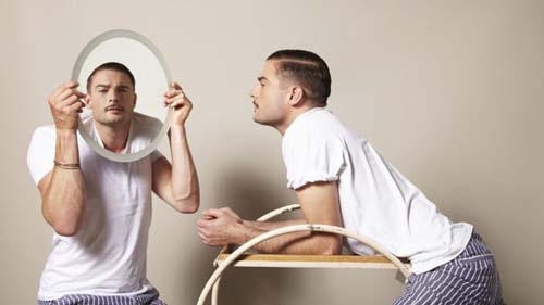 O que motiva os dois tipos de narcisista, segundo a ciência