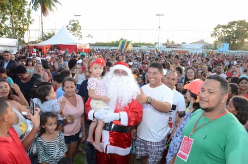 Cerca de 10 mil pessoas comparecem ao Natal Feliz, promovido pela Disbec com apoio do empresário George Clemente