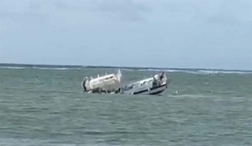 Embarcação é resgatada após risco de naufrágio no mar de Ponta Verde