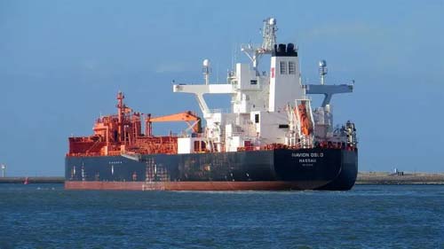 Marinha dos EUA responde a ataque iraniano e impede apreensão de petroleiro