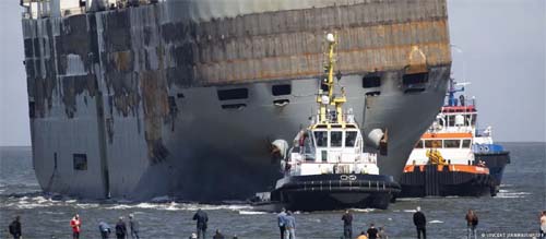 Navio que pegou fogo no Mar do Norte é rebocado para Holanda